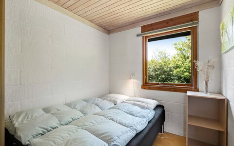 Mirva - 800M to the Fjord: Wand, Holz, Interior Design, Flooring, Schlafzimmer, Decke, Fussboden, Bett, Zimmer, Bettdecke