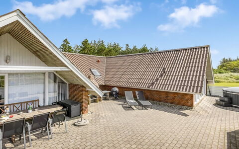 Tuomi - 900M from the Sea: Hütte, Zuhause, Haus, Dach, Veranda, Estate, Abstellgleis, Gartenbauten, Bauernhaus, Garten