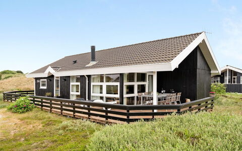 Fejzo - 700M to the Fjord: Möbel, Interior Design, Stuhl, Flooring, Tabelle, Resort, Fussboden, Decke, Zimmer, Eco Hotel