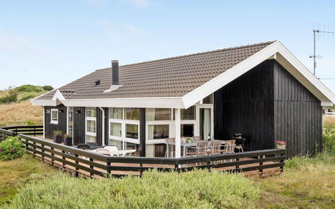 Fejzo - 700M to the Fjord: Möbel, Interior Design, Stuhl, Flooring, Tabelle, Resort, Fussboden, Decke, Zimmer, Eco Hotel