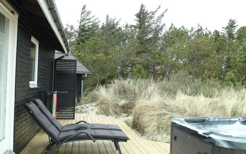 Martti - from the Sea: Gras, Haus, Dach, Zuhause, Hütte, Strauch, Grundstueck, Ländliches Gebiet, Bauernhaus, Ground