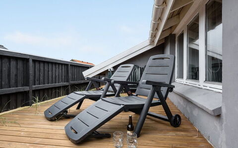 Solbritt - 330M to the Fjord: Strauch, Urban Design, Ground, Backstein, Wohnung, Estate, Mauerwerk, Balkon, Landscaping