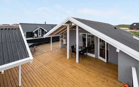 Solbritt - 330M to the Fjord: Strauch, Urban Design, Ground, Backstein, Wohnung, Estate, Mauerwerk, Balkon, Landscaping