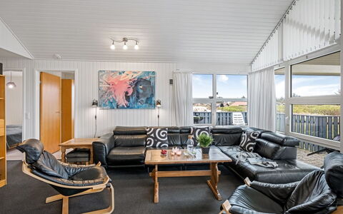 Gottfreda - 330M to the Fjord: Interior Design, Möbel, Flooring, Decke, Fussboden, Couch, Wohnzimmer, Holzboden, Wohnung, Zimmer