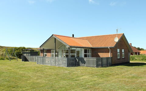 Gottfreda - 330M to the Fjord: Gras, Haus, Zuhause, Dach, Hütte, Wohngebiet, Einfach, Ländliches Gebiet, Grundstueck, Veranda