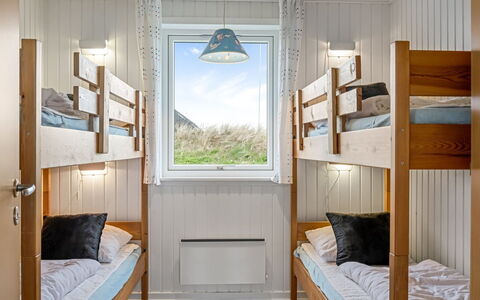 Gottfreda - 330M to the Fjord: Holz, Etagenbett, Interior Design, Schlafzimmer, Möbel, Bett, Zimmer, Bettrahmen, Decke, Wohnheim