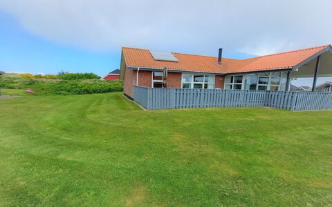 Gottfreda - 330M to the Fjord: Himmel, Gras, Haus, Zuhause, Dach, Wohngebiet, Wolke, Hütte, Grundstueck, Ländliches Gebiet
