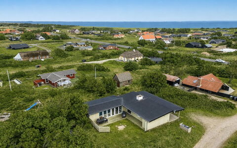 Yorik - 800M from the Sea: Strauch, Urban Design, Ground, Backstein, Wohnung, Estate, Mauerwerk, Balkon, Landscaping