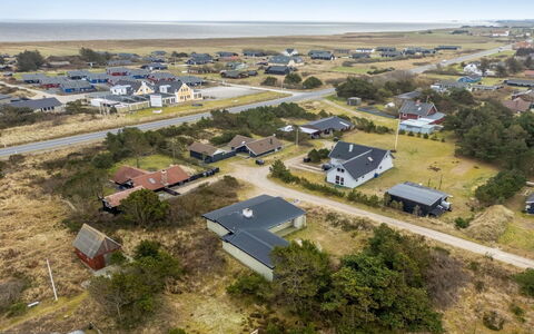 Yorik - 800M from the Sea: Strauch, Urban Design, Ground, Backstein, Wohnung, Estate, Mauerwerk, Balkon, Landscaping