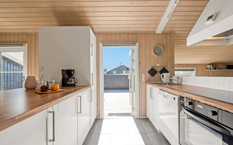 Hjalma - from the Sea: Flooring, Holz, Fussboden, Küche, Countertop, Holzboden, Interior Design, Cabinetry, Decke, Möbel