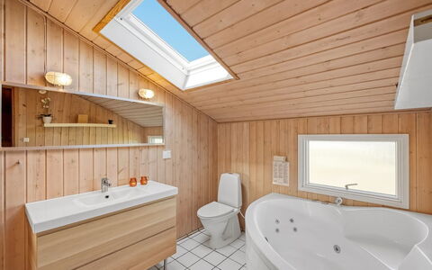 Hjalma - from the Sea: Armatur, Flooring, Interior Design, Holz, Fussboden, Decke, Sinken, Badezimmer, Zapfhahn, Bad Sink