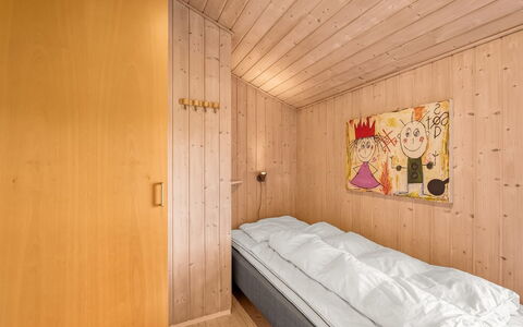 Hjalma - from the Sea: Wand, Holz, Interior Design, Flooring, Fussboden, Schlafzimmer, Decke, Zimmer, Bett, Holzbeize