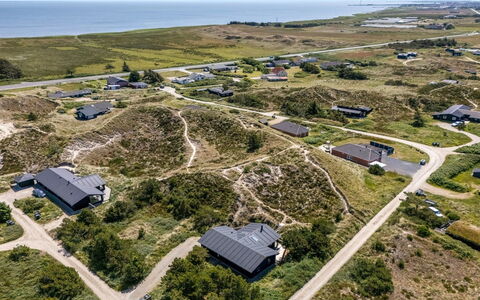 Sila - 800M from the Sea: Gras, Haus, Dach, Zuhause, Hütte, Strauch, Grundstueck, Ländliches Gebiet, Bauernhaus, Ground
