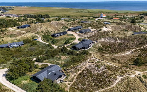 Sila - 800M from the Sea: Gras, Haus, Dach, Zuhause, Hütte, Strauch, Grundstueck, Ländliches Gebiet, Bauernhaus, Ground
