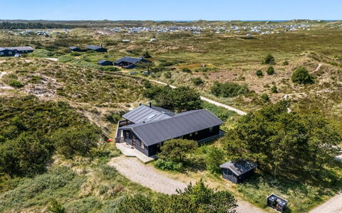 Sila - 800M from the Sea: Gras, Haus, Dach, Zuhause, Hütte, Strauch, Grundstueck, Ländliches Gebiet, Bauernhaus, Ground