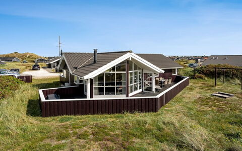 Thrugot - from the Sea: Strauch, Urban Design, Ground, Backstein, Wohnung, Estate, Mauerwerk, Balkon, Landscaping