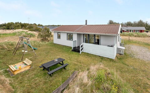 Trineke - from the Sea: Gras, Haus, Dach, Zuhause, Hütte, Strauch, Grundstueck, Ländliches Gebiet, Bauernhaus, Ground