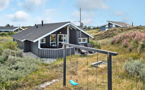 Clara - 500M from the Sea: Haus, Dach, Zuhause, Hütte, Schuppen, Gartenbauten, Abstellgleis, Garten, Blockhaus, Hütte
