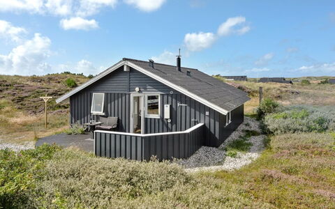Clara - 500M from the Sea: Haus, Dach, Zuhause, Hütte, Schuppen, Gartenbauten, Abstellgleis, Garten, Blockhaus, Hütte