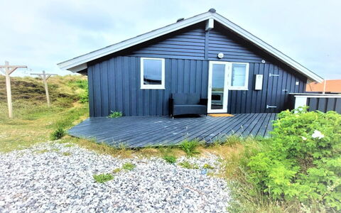Clara - 500M from the Sea: Haus, Dach, Zuhause, Hütte, Schuppen, Gartenbauten, Abstellgleis, Garten, Blockhaus, Hütte