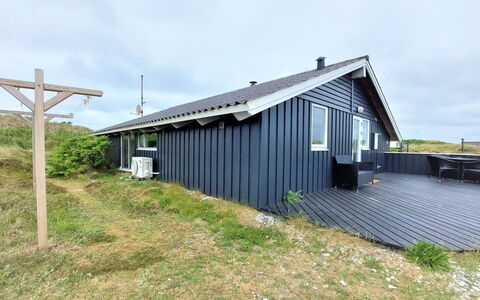 Clara - 500M from the Sea: Haus, Dach, Zuhause, Hütte, Schuppen, Gartenbauten, Abstellgleis, Garten, Blockhaus, Hütte