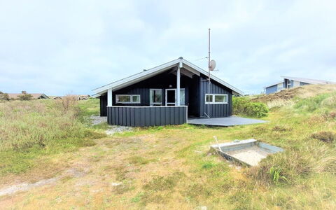 Clara - 500M from the Sea: Haus, Dach, Zuhause, Hütte, Schuppen, Gartenbauten, Abstellgleis, Garten, Blockhaus, Hütte