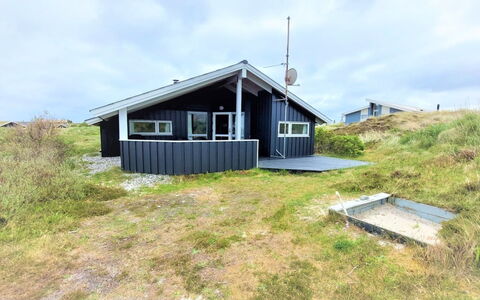 Clara - 500M from the Sea: Haus, Dach, Zuhause, Hütte, Schuppen, Gartenbauten, Abstellgleis, Garten, Blockhaus, Hütte