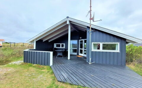 Clara - 500M from the Sea: Haus, Dach, Zuhause, Hütte, Schuppen, Gartenbauten, Abstellgleis, Garten, Blockhaus, Hütte