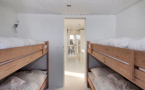 Swanja - from the Sea: Interior Design, Holz, Flooring, Fussboden, Decke, Möbel, Zimmer, Schlafzimmer, Bett, Holzbeize
