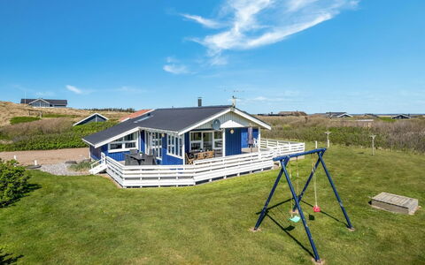 Ingborg - 150M from the Sea: Blau, Haus, Zuhause, Hütte, Estate, Bauernhaus, Garten, Veranda, Abstellgleis, Gartenbauten