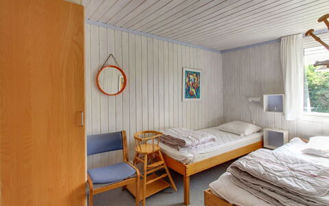 Holte - 700M to the Fjord: Möbel, Interior Design, Schlafzimmer, Bett, Holz, Fussboden, Flooring, Bettdecke, Decke, Zimmer