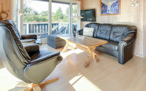 Maika - 800M to the Fjord: Holz, Möbel, Interior Design, Decke, Fussboden, Flooring, Zuhause, Wohnzimmer, Zimmer, Holzboden