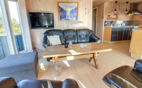 Maika - 800M to the Fjord: Holz, Möbel, Stuhl, Hartholz, Holzbeize, Wohnzimmer, Planke, Küche & Esszimmer Tisch, Couch
