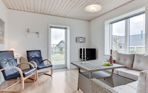 Matthias - 400M to the Fjord: Flooring, Holz, Fussboden, Holzboden, Interior Design, Möbel, Decke, Zuhause, Wohnzimmer, Stuhl