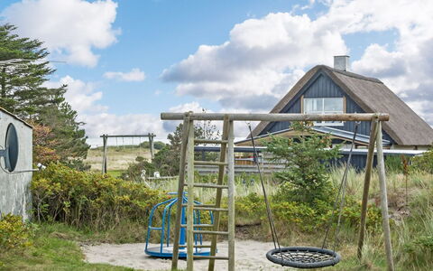 Matthias - 400M to the Fjord: Gras, Grundstueck, Garten, Rasen, Wiese, Spielmittel, Hinterhof, Landscaping, Schatten, Garten