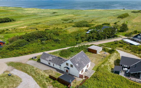 Matthias - 400M to the Fjord: Hütte, Zuhause, Haus, Dach, Veranda, Estate, Abstellgleis, Gartenbauten, Bauernhaus, Garten