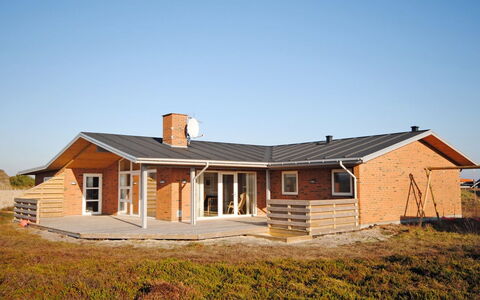 Sorella - 800M from the Sea: Haus, Dach, Zuhause, Hütte, Schuppen, Gartenbauten, Abstellgleis, Garten, Blockhaus, Hütte