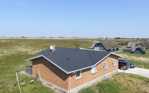Sorella - 800M from the Sea: Haus, Dach, Zuhause, Hütte, Schuppen, Gartenbauten, Abstellgleis, Garten, Blockhaus, Hütte