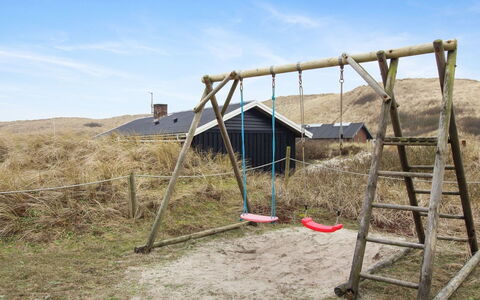 Aase - from the Sea: Dach, Haus, Zuhause, Hütte, Abstellgleis, Estate, Auffahrt, Gartenbauten, Garten, Schuppen