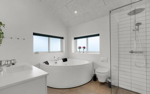 Niesina - from the Sea: Armatur, Flooring, Interior Design, Decke, Fussboden, Badezimmer, Sinken, Zapfhahn, Installation, Badewanne