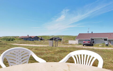 Alka - from the Sea: Gras, Haus, Dach, Zuhause, Hütte, Strauch, Grundstueck, Ländliches Gebiet, Bauernhaus, Ground
