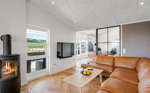 Temelko - 200M from the Sea: Flooring, Holz, Fussboden, Decke, Interior Design, Holzboden, Wohnzimmer, Zimmer, Hartholz, Haushaltsgerät