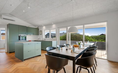 Temelko - 200M from the Sea: Interior Design, Küche, Möbel, Flooring, Decke, Countertop, Fussboden, Küche & Esszimmer Tisch, Light Fixture, Stuhl