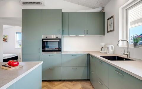 Temelko - 200M from the Sea: Cabinetry, Küchengerät, Flooring, Küche, Interior Design, Countertop, Holz, Major Appliance, Fussboden, Möbel