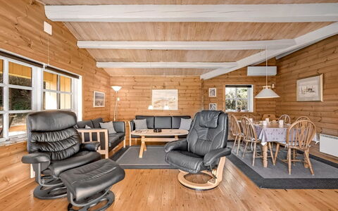 Yaris - 800M to the Fjord: Dachdecken, Hütte, Haus, Dach, Zuhause, Bauernhaus, Hütte, Estate, Dorf
