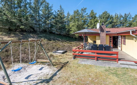 Yaris - 800M to the Fjord: Dachdecken, Hütte, Haus, Dach, Zuhause, Bauernhaus, Hütte, Estate, Dorf