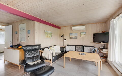 Steffen - 450M to the Fjord: Möbel, Interior Design, Flooring, Holz, Fussboden, Decke, Zimmer, Couch, Wohnzimmer, Zuhause