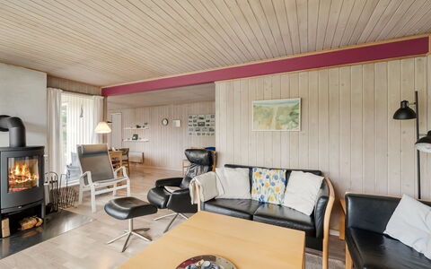 Steffen - 450M to the Fjord: Möbel, Interior Design, Flooring, Fussboden, Holz, Decke, Wohnzimmer, Zimmer, Couch, Stuhl