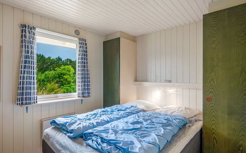 Steffen - 450M to the Fjord: Holz, Schlafzimmer, Zuhause, Bettrahmen, Bett, Bedding, Decke, Hartholz, Bettdecke, Holzbeize
