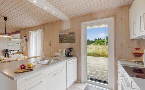 Steffen - 450M to the Fjord: Flooring, Holz, Fussboden, Interior Design, Möbel, Holzboden, Countertop, Küche, Decke, Zuhause